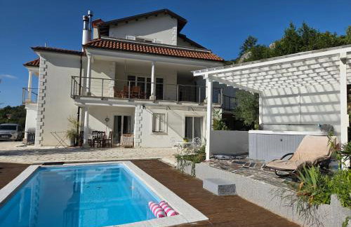 Apartments Chiara mit Meerblick und Pool und Jacuzzi - Foto 1