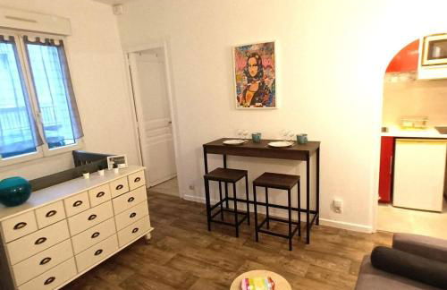 LE JOKER - T2 proche gare - Billard - Wifi - TV - Photo 5