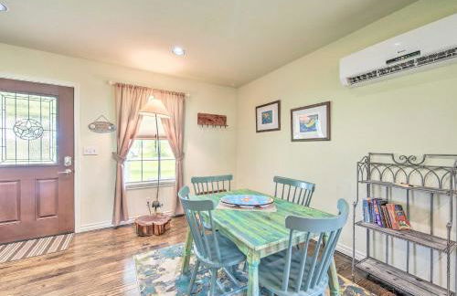 Half-Mi to Seadrift Harbor Seadrift Home with Deck - Foto 9