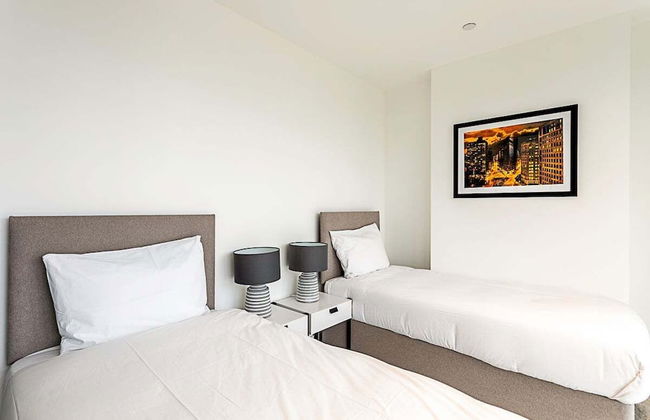 Icon Tower Flat III - Photo 6