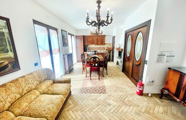 Pool, Jacuzzi and Events Room - Charming Villa in Umbria - Sleeps 24 - Lake View - Foto 28