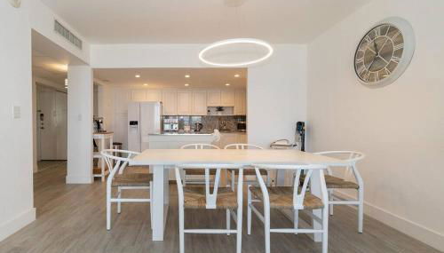 Stunning & Spacious Resort-Style Condo Across From Beach! - Foto 3