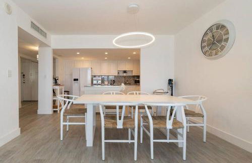 Stunning & Spacious Resort-Style Condo Across From Beach! - Foto 3