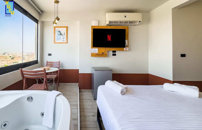 Xuru Stays I Jacuzzi Studios @ The Pyramids - Foto 52