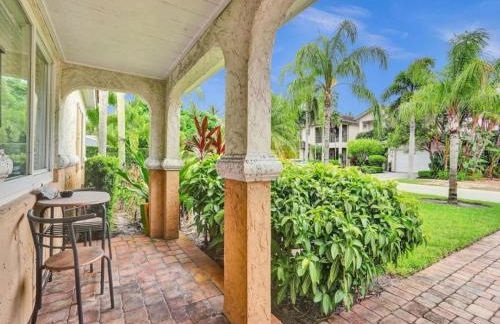 3 min. walk to Wilton Drive, pool and huge yard - Photo 44