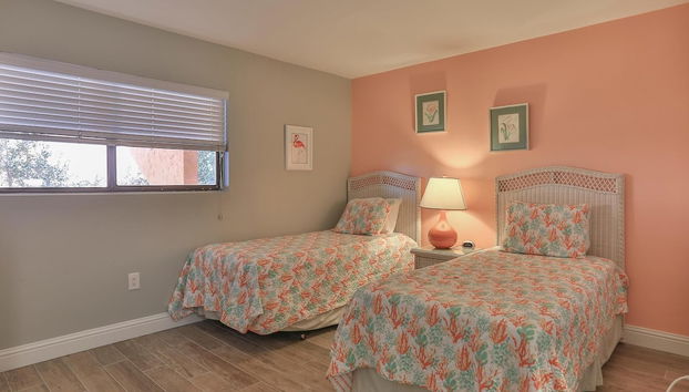 Aegean 204 - Beautiful Beach Front Second Floor Unit at the Aegean - Foto 3, Habitación