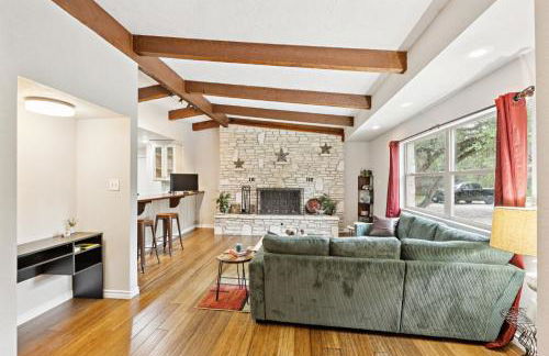 Hill Country Getaway Near San Marcos River home - Photo 1