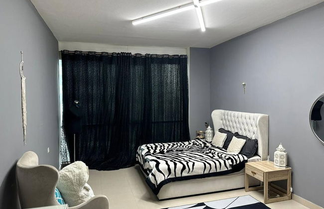 Luxurious 1 Bedroom Apartment in Red Residency Sport City Dubai - Photo 2