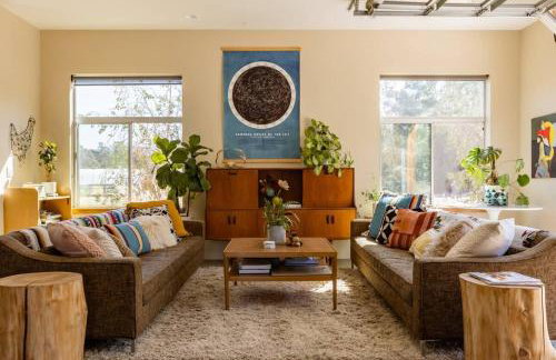 Mid Century Modern Family Home On 25 Acres! - Foto 5