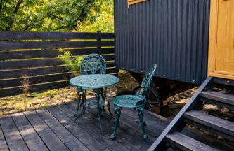 Boutique Shepherd Hut w Private Garden & Outdoor Bath - Photo 14