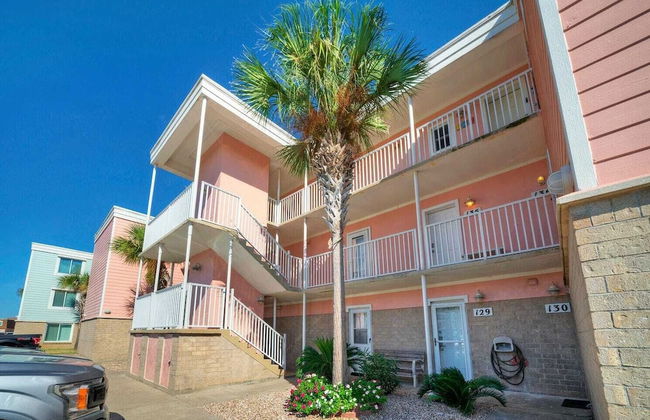 Oceanfront Condo w/ Private Balcony Pool + Tennis Bubbly Blew by Avantstay - Foto 10