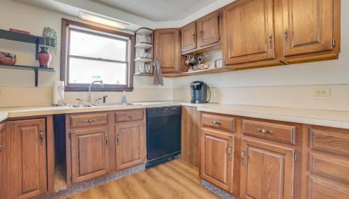 Cozy Tawas City Home with Views of Lake Huron! - Foto 2