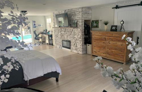 The J Luxury Villa - Southampton Poolside Retreat with Sauna - Foto 57