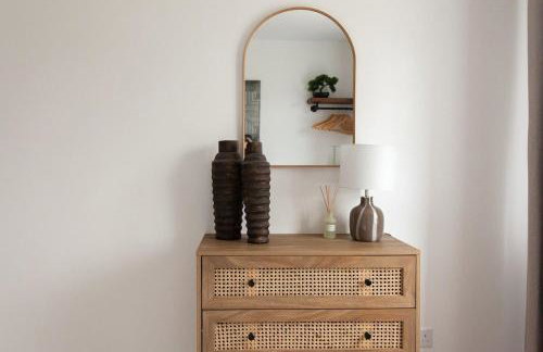 Runcorn Spacious Modern 3 bedroom House, 4 beds, On site Parking, Long stay deals - Foto 36