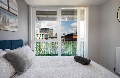 Vista Verde - Luxury City Penthouse 2BR - Sleeps up to 6 - Parking - Photo 48