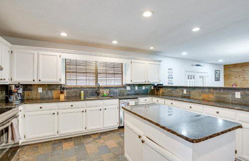 Near Lake Fork Home with Fire Pit in Yantis! - Foto 10