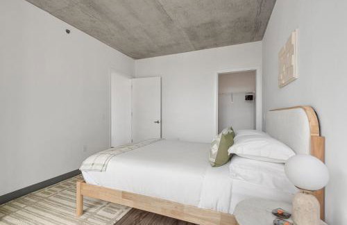 Linea Luxury Living with Indoor Pool and Rooftop Views in The Loop - Photo 42