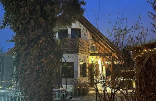 Ferienhaus Elbharmonie - Hunde willkommen, Garten vollständig umzäunt, Pool, Kamin und Spielzimmer - super für Familientreffen - Foto 2