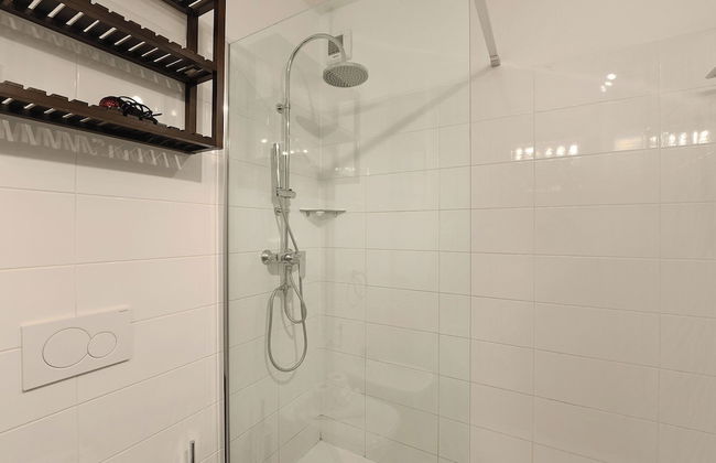 Santi Apartment Few Min From Lake - Photo 8