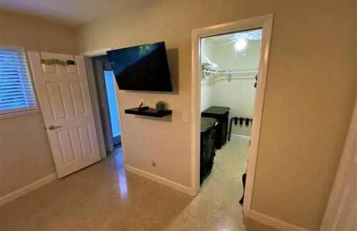 Deerfield Beach heated pool house - Photo 77