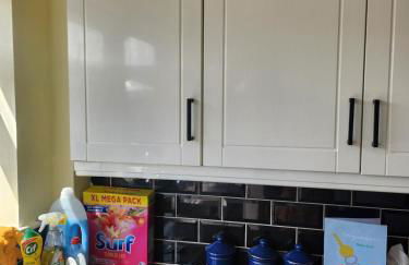 Spacious, 3 double bedroomed, free parking, 9 mins Elland Rd, nr Leeds City Centre - Foto 24