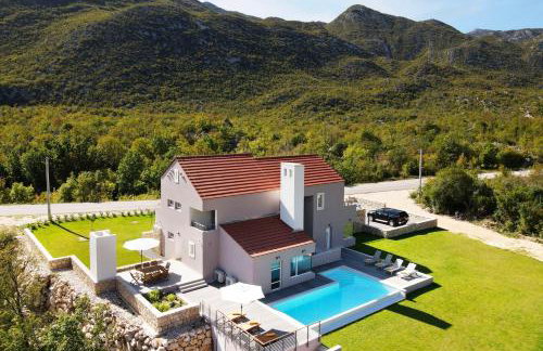 Villa Jure with Heated Pool, Sauna, Tennis Court & Mini Golf - Foto 5