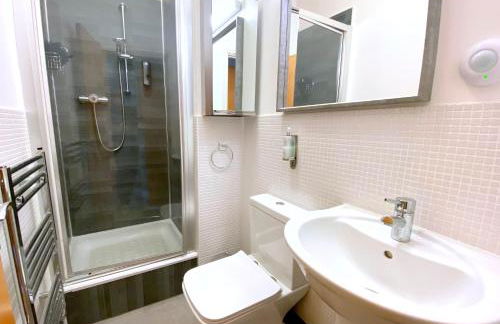 Fabulous 2 bed Historic Ground floor apartment Belper with free car parking next to property - Foto 12