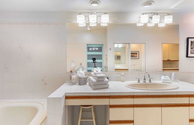 Oceanfront w/ Game Room, Fire Pit, Panoramic Views Angels Landing by Avantstay - Photo 10