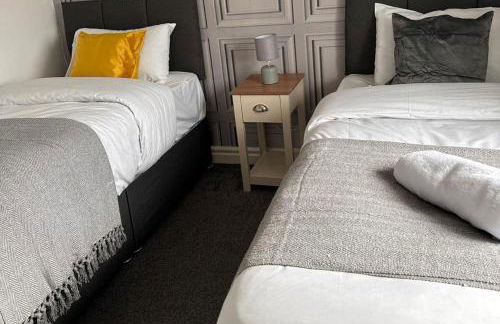 House - Sleeps 10 - Parking - Stn Close - Foto 7