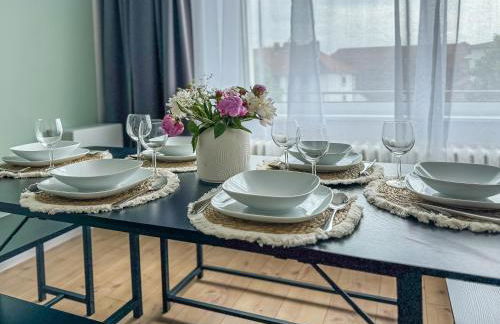 ImmoStay G#1 Ferienhaus - Parken & WiFi, 2 Balkone und 2 Bäder,4K - Foto 4