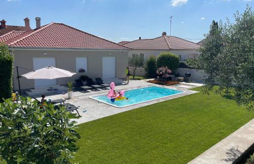 Tony's house in garden - Photo 45