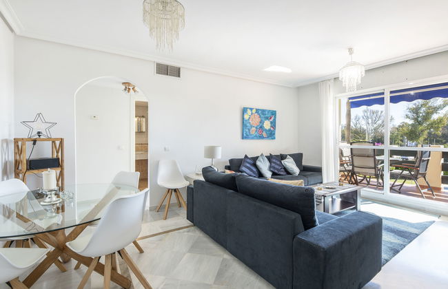 2 bedroom Apartment in Marbella with swimming pool and garden - Photo 3