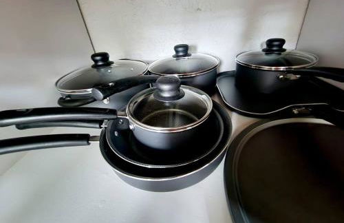 Newly remodeled 5BR 3BA w/pool 16 ppl - Photo 50