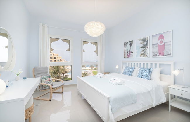 Contemporary Living by The Sea 2BD New Listing - Foto 3