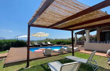 Georges Villa Galaxidi, family, pool and garden - Foto 3