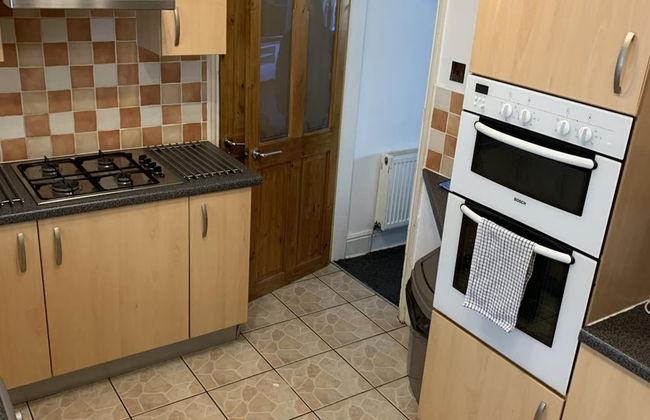 House - Sleeps 5 - Pet Friendly - Garden - Parking - Foto 5