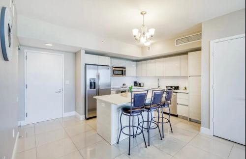 Stunning Penthouse Suite Waterfront 2BD 2BA - Foto 12