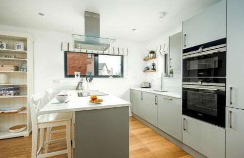 Lakeside property with spa access on a nature reserve Grays Cottage WI24 - Photo 14