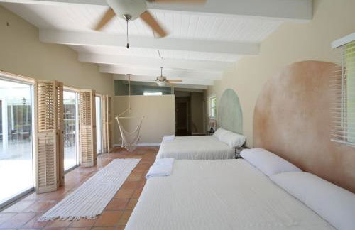 3BD Tropical Luxe Stay with Pool, Gameroom and Grill - Foto 11
