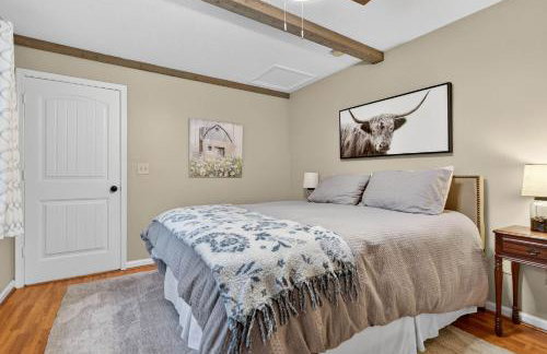 20 acres w Private Pavilion, Fireplace & Fire Pit - Foto 26