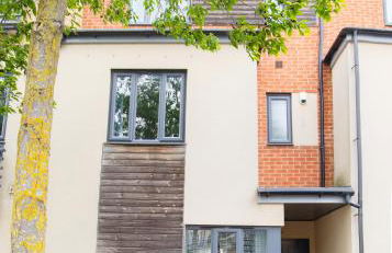 Lavish 4-Bedrooms with Modern Home Features - Guest 8 - Hi-Speed Wi-Fi - Luxury Garden - Private Ample Parking - Foto 19