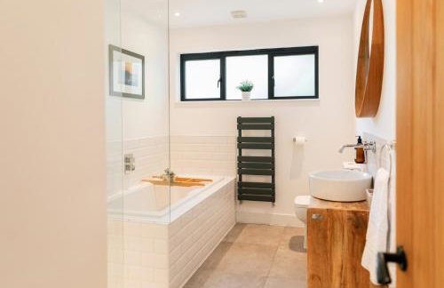 Verdant Rise - Contemporary Country Retreat - Foto 49