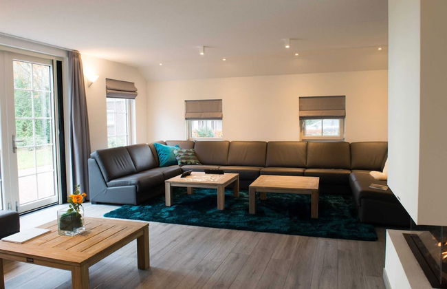 Cozy Group Stay w/ Fireplace - Foto 8