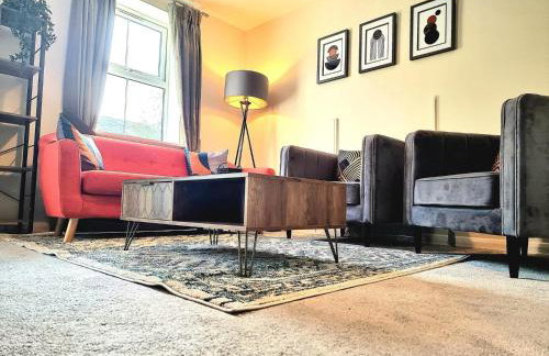 Spacious 4 Bed Family Home with Private Garden & Free Parking - Hamilton - Foto 1