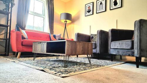 Spacious 4 Bed Family Home with Private Garden & Free Parking - Hamilton - Foto 1