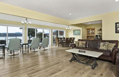 Sandy Feet Retreat -- Lakefront Retreat With Sand Volleyball Court! - Foto 32