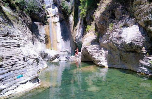 Όμορφο κατάλυμα στην κεντρική πλατεία του χωριού - Photo 13