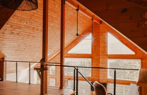 Award-Winning A-Frame with Views and Cedar Hot Tub - Foto 26