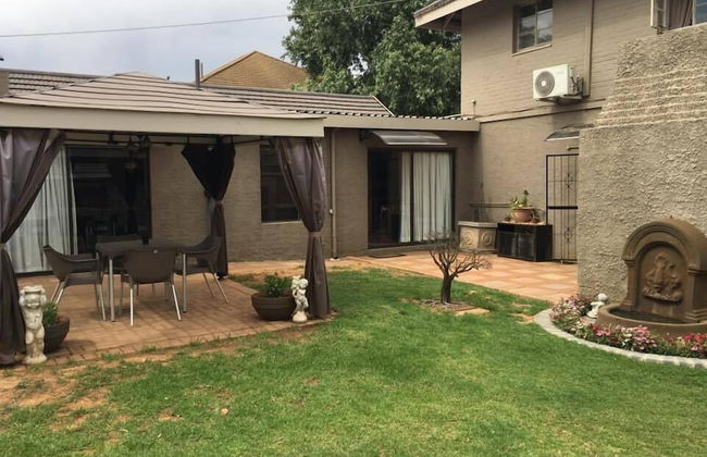 Modern Goldfields Apartments - Photo 14