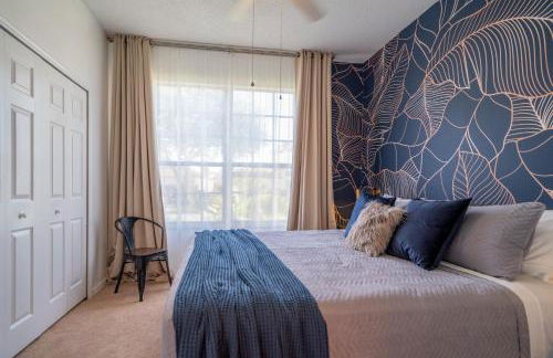 Stylish Villa Retreat with Pool - Photo 20